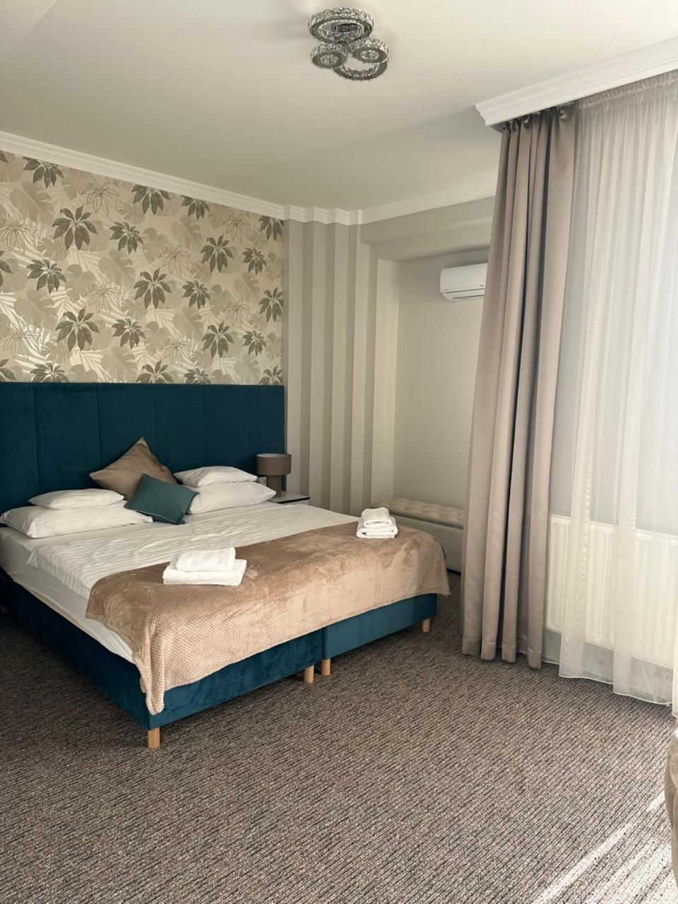 Hotel Forras Komárom Exteriér fotografie