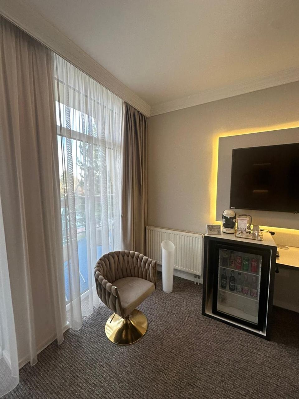Hotel Forras Komárom Exteriér fotografie