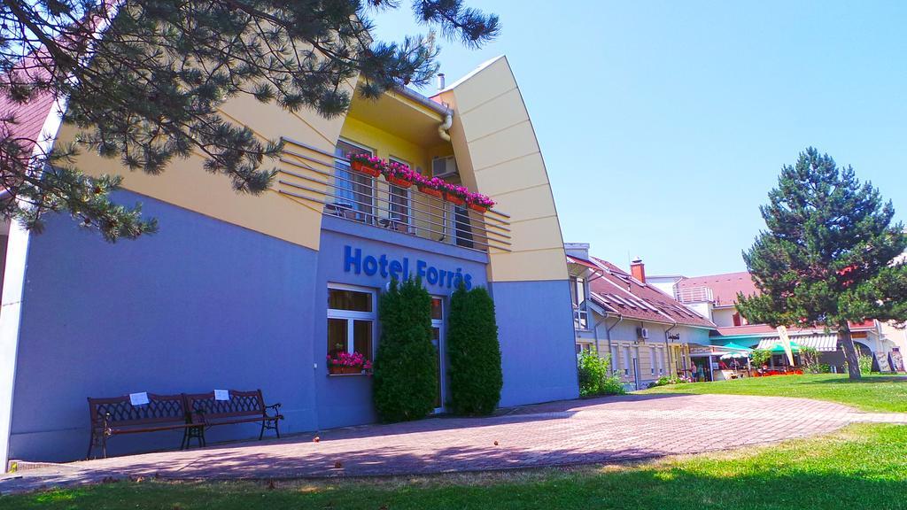 Hotel Forras Komárom Exteriér fotografie
