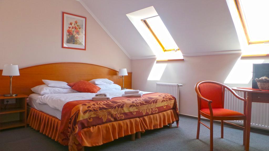 Hotel Forras Komárom Exteriér fotografie